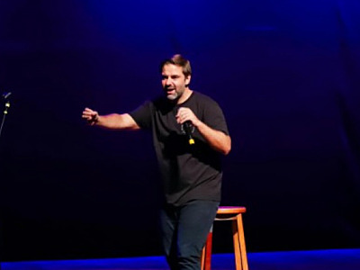 Fábio Rabin leva seu show “Ladeira Abaixo” a Barueri