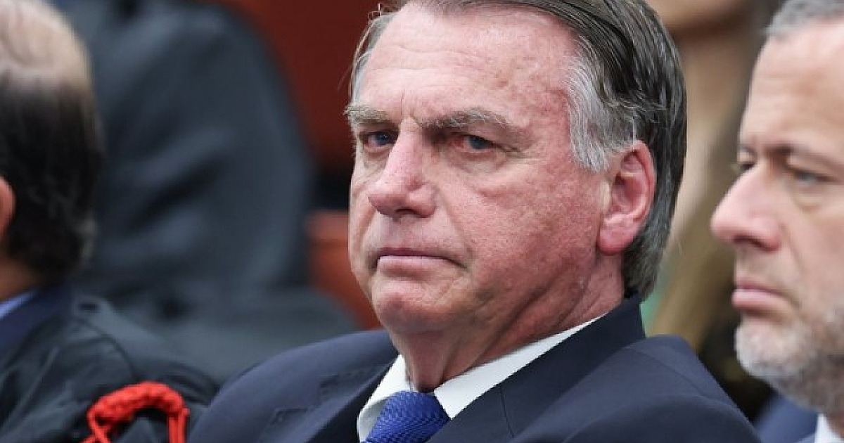 Pen drive encontrado na casa de Bolsonaro tem conteúdo 'irrelevante', avaliam investigadores