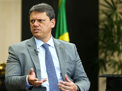 Tarcísio é alçado a presidenciável em festa de partido a uma semana de julgamento de Bolsonaro