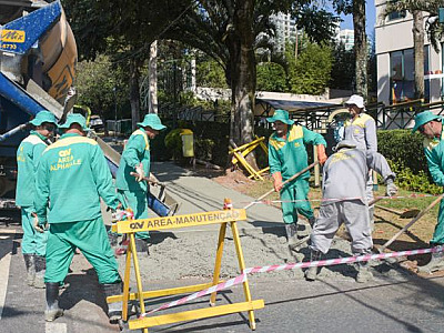 AREA Alphaville realiza novo calçamento na Alameda Amazonas