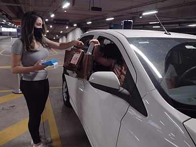 Shoppings apostam em drive-thru e delivery para alavancar vendas