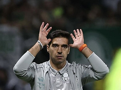 Técnico do Palmeiras volta a reclamar por não jogar no Allianz Parque