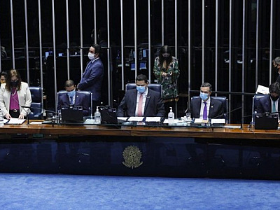 Congresso aprova e eleições 2020 são adiadas para 15 de novembro