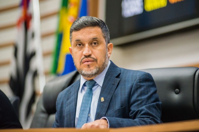 De olho nas urnas, políticos 
da região intensificam lives