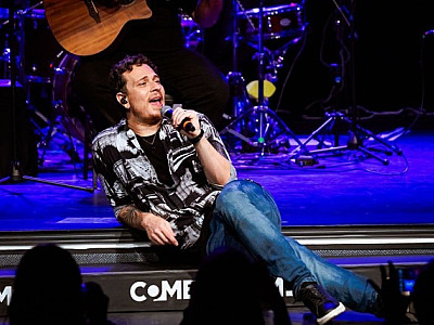 Humorista Fabiano Cambota apresenta seu show em Barueri nesta sexta-feira (15)