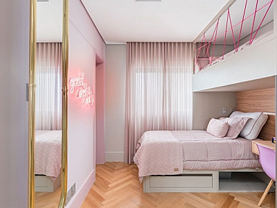 Barbiecore: tendência do rosa reacende a mescla entre o moderno e o retrô