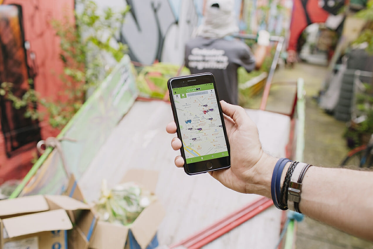 App brasileiro que conecta catadores a quem quer reciclar concorre a prêmio global