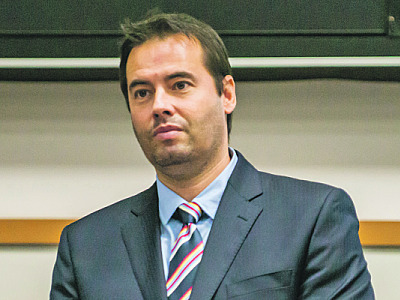 Fabião implantará vale-refeição e frota terceirizada na Câmara de Barueri