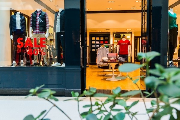 Com liquidação de inverno, shoppings turbinam vendas no Dia dos Pais