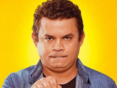 Humorista Emerson Ceará apresenta seu show de comédia "Se acalme" em Santana de Parnaíba