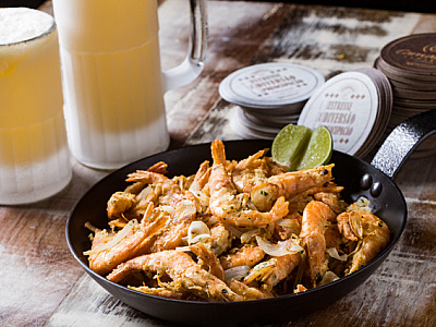 Com unidade em Alphaville, Camarada Camarão tem happy hour com preços especiais