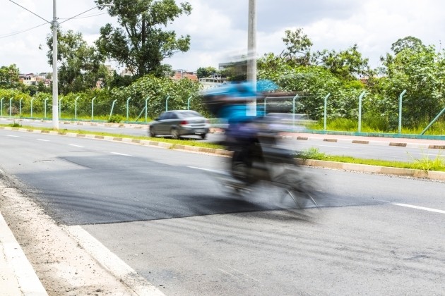 Via Parque já sofre com problemas de asfalto