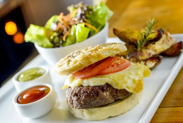 Restaurantes se rendem à onda dos sandubas