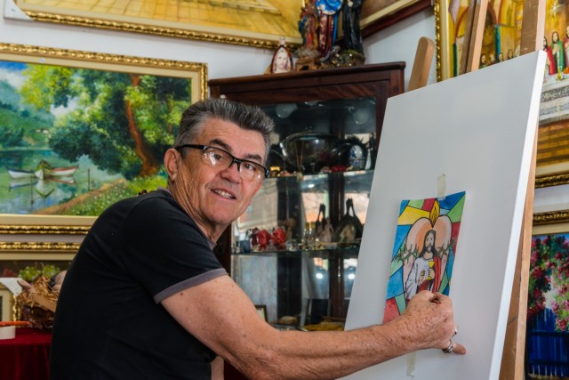 Com missas e tapete de serragens, Parnaíba celebra Corpus Christi