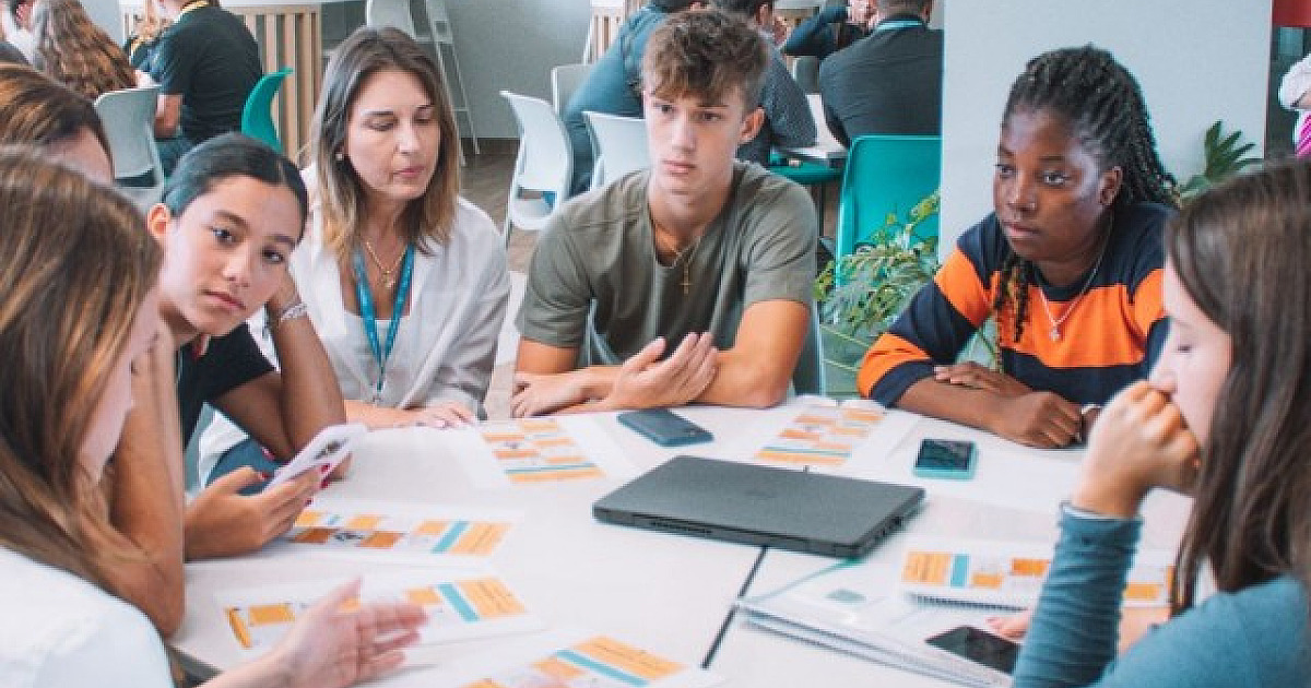 Educação bilíngue ganha força e amplia busca por formação global