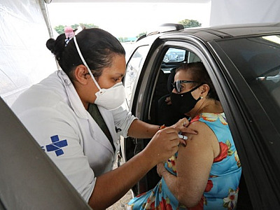 Em Barueri, terceira dose para idosos com mais de 90 anos segue até domingo (12)