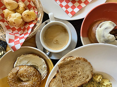 Localizado em Alphaville, Santi aposta em café da manhã aos fins de semana