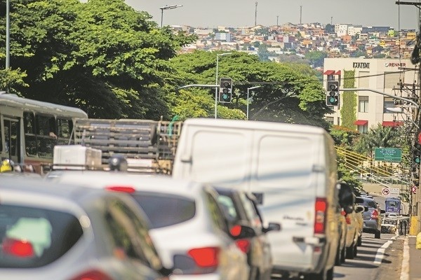 Para melhorar o trânsito, gestões investem em obras de mobilidade