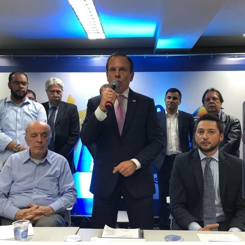 Tucanos fazem campanha de filiação para mulheres e jovens