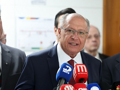 Vice-presidente diz que governo tentará acordo antes do prazo para tarifaço