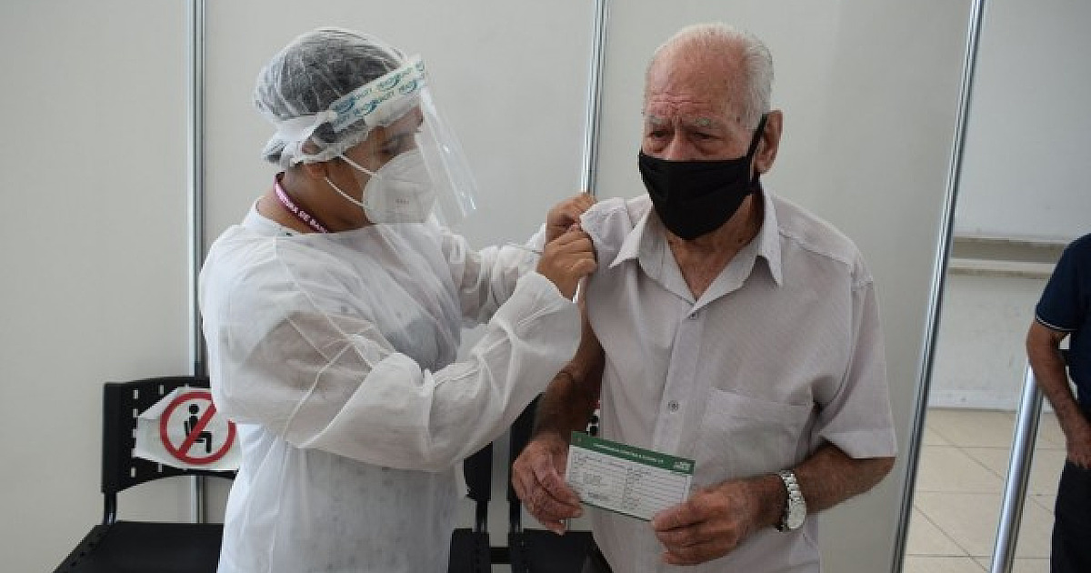 Vacinação na região é até cinco vezes mais rápida que novos casos