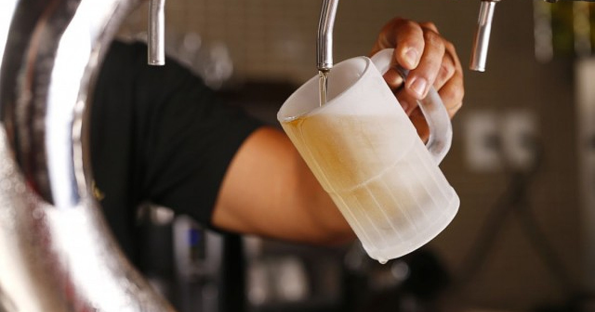 Happy Hour no Camarada Camarão conta com chopp a R$5,99