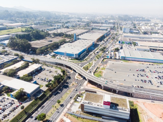 Nova ponte, viaduto e túnel são tentativas para desafogar o trânsito em Alphaville