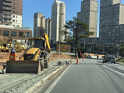 Av. Alphaville passará por alargamento de pista para melhorar fluidez no trânsito