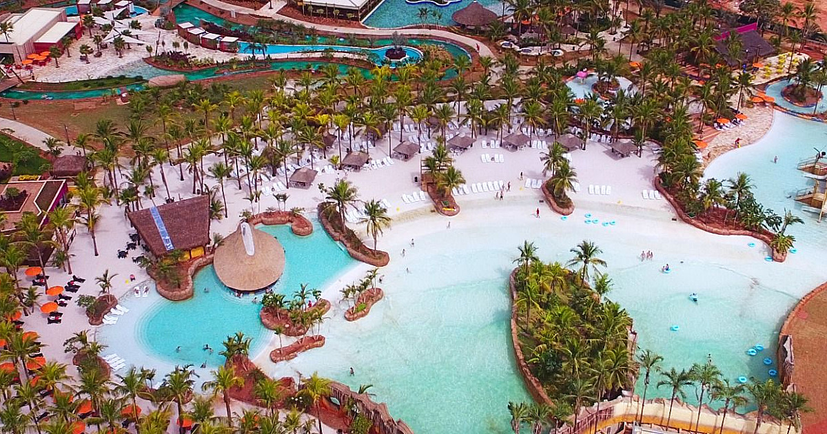 Parque aquático Hot Beach Olímpia reabre em outubro