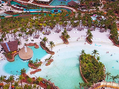 Parque aquático Hot Beach Olímpia reabre em outubro