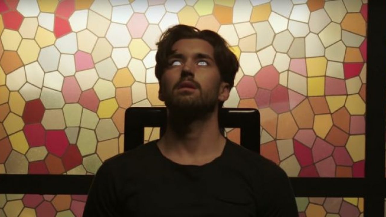 Netflix lançará minissérie baseada em "Black Mirror" pelo YouTube