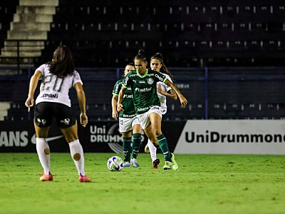 Palmeiras e Atlético-MG se enfrentam na Arena Barueri pelo Campeonato Brasileiro de Futebol Feminino