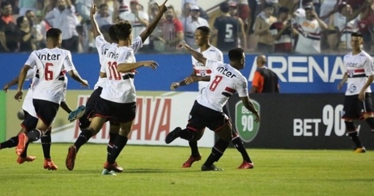 No término da semifinal, São Paulo garante vaga na final
