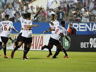 No término da semifinal, São Paulo garante vaga na final