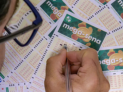 Ganhador da Mega da Virada poderá comprar 300 imóveis, 15 helicópteros e 190 Ferraris