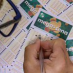 Ganhador da Mega da Virada poderá comprar 300 imóveis, 15 helicópteros e 190 Ferraris