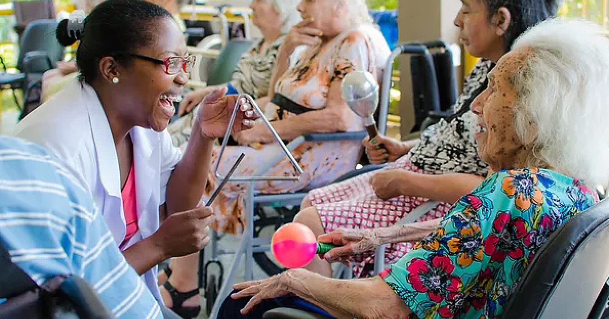 Campanha Natal Solidário do Grupo Vida Brasil busca fundos para montar cestinhas para assistidos