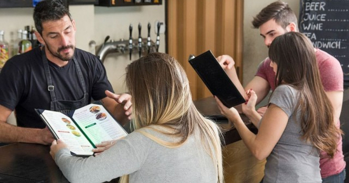 Refeição fora de casa pode ficar até 10% mais cara com taxação de Trump