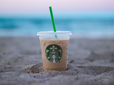 Starbucks anuncia novas bebidas sabor chocolate e avelã para menu de verão