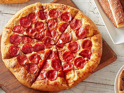 Pizza Hut celebra os 40 anos da Massa Pan com promoções no mês de outubro