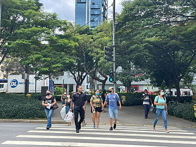 Mais de 60% dos moradores do bairro não voltaram a usar máscara