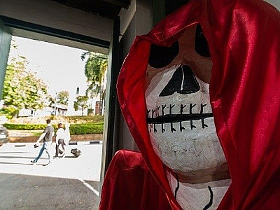 Casa do Samba Parnaibano promove oficina de confecção de bonecos e cabeções do Carnaval