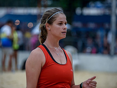 Moradora de Alphaville se destaca no beach tennis