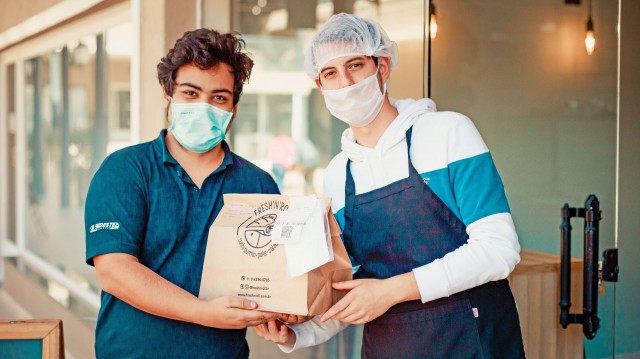 Empreendedores driblam crise e faturam com Sushi Burrito