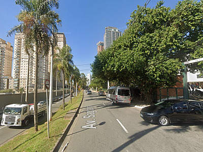 Falta de poda de árvores preocupa moradores da Av. Sagitário, em Alphaville