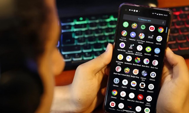 Uso de celular por crianças: maioria dos leitores é contra, aponta enquete