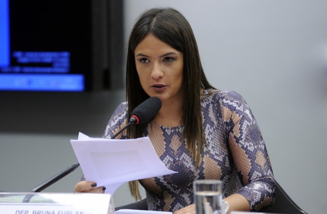 “Segure os seus filhos presidente Bolsonaro”, alerta a deputada Bruna Furlan