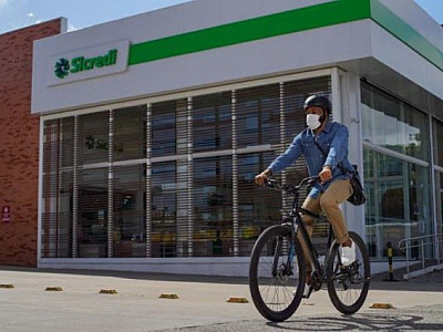 Em nova campanha, Sicredi divulga seu propósito e se posiciona como alternativa no segmento financei