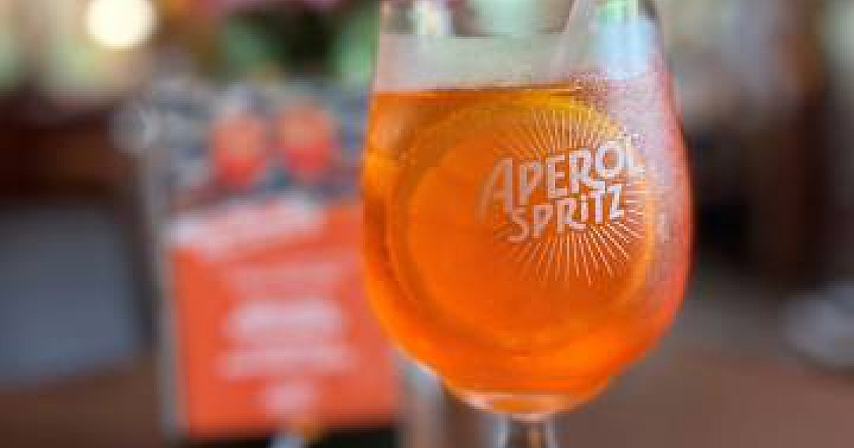 La Cucina Piemontese e Santi oferecem Aperol Spritz em dobro