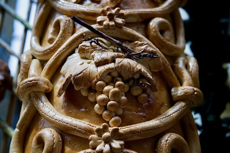 Igreja no sul do Itália é decorada com peças feitas com pães